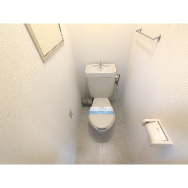 トイレ　※別室の参考写真の為、現況優先です。