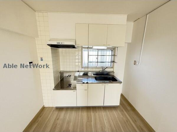 キッチン　※同物件別部屋の写真です。