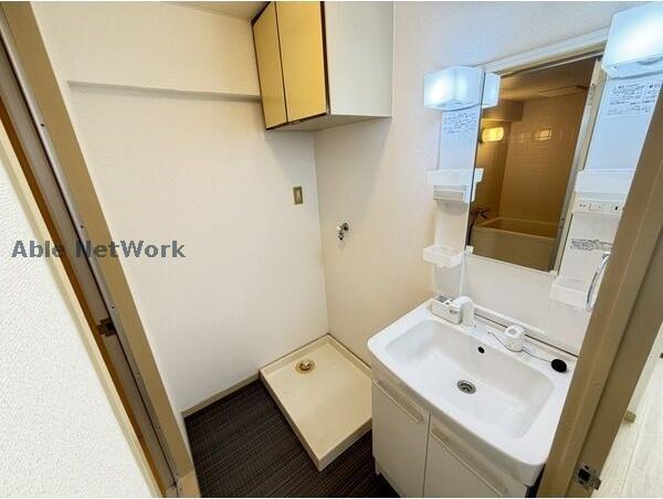 洗面設備　※同物件別部屋の写真です。