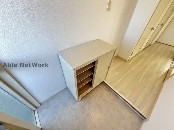 玄関　※同物件別部屋の写真です。