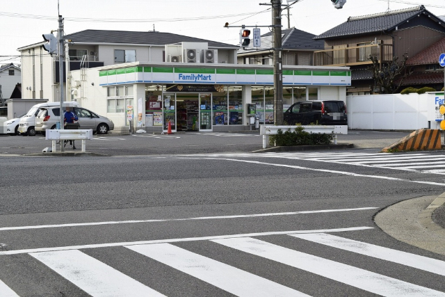 コンビニ　ファミリーマート城町店（コンビニ）まで633m