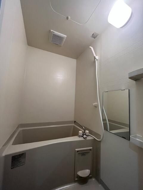 バス・シャワールーム　別部屋反転写真