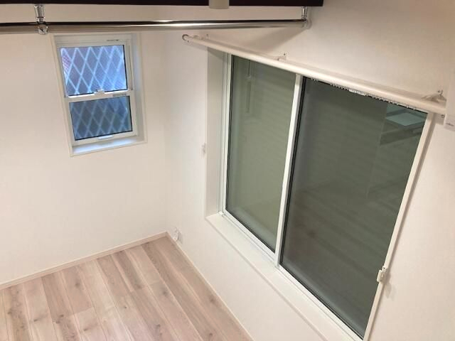 居室・リビング　別部屋反転写真