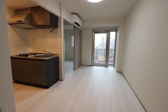 居室・リビング　こちらの居間で趣味の時間をお楽しみください