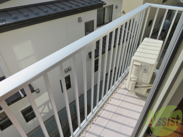 バルコニー　こちらはバルコニー。洗濯物が干せるようになっています