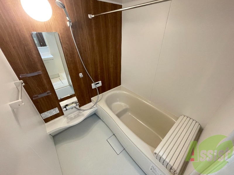 バス・シャワールーム　浴室は広々としております。一日の疲れを癒しましょう。