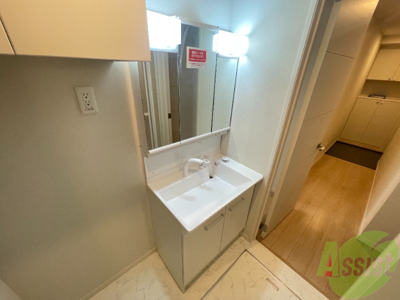 洗面設備　洗面台は独立しています。朝の身支度にご利用下さい。