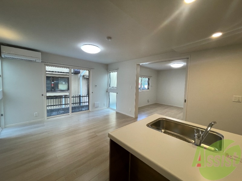 居室・リビング　こちら生活のメインとなります１２帖のＬＤＫになります。