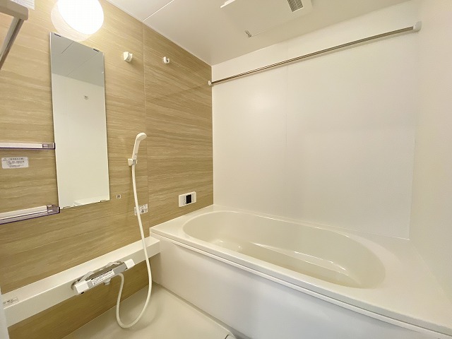 バス・シャワールーム　追い焚き機能・浴室暖房乾燥機付きバスルーム♪雨の日のお洗濯に