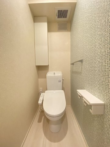 トイレ　トイレは温水洗浄便座付き♪人気のバストイレ別です♪小物を置け