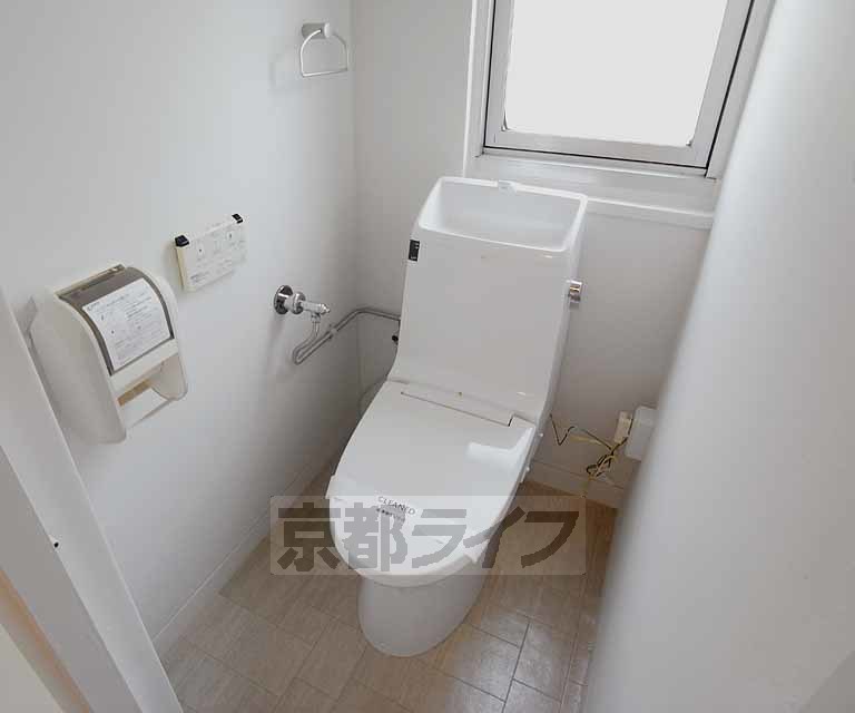 トイレ　窓付き明るい爽やかトイレ