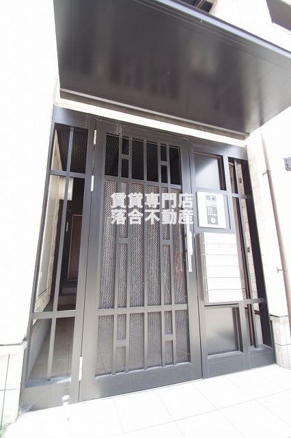 エントランス　オートロック付きで安心♪