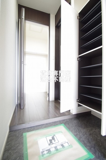 玄関　広いシューズ収納