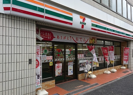 コンビニ　セブンイレブン 新宿東店（コンビニ）まで1112m