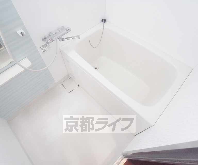 バス・シャワールーム　とてもキレイな浴槽です。