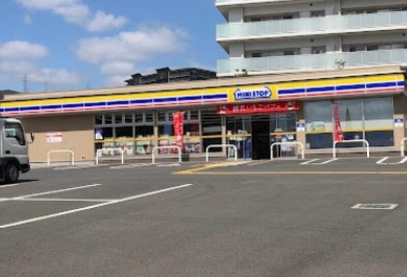 コンビニ　ミニストップ茨木彩都あさぎ店（コンビニ）まで217m
