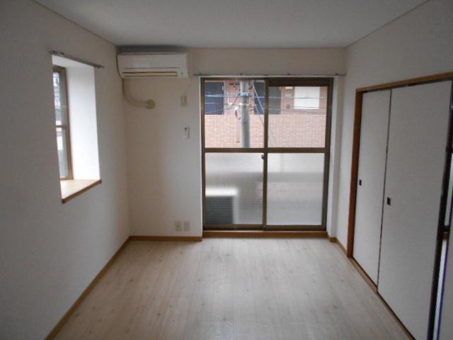 居室・リビング　こちらのリビングで趣味の時間をお楽しみください