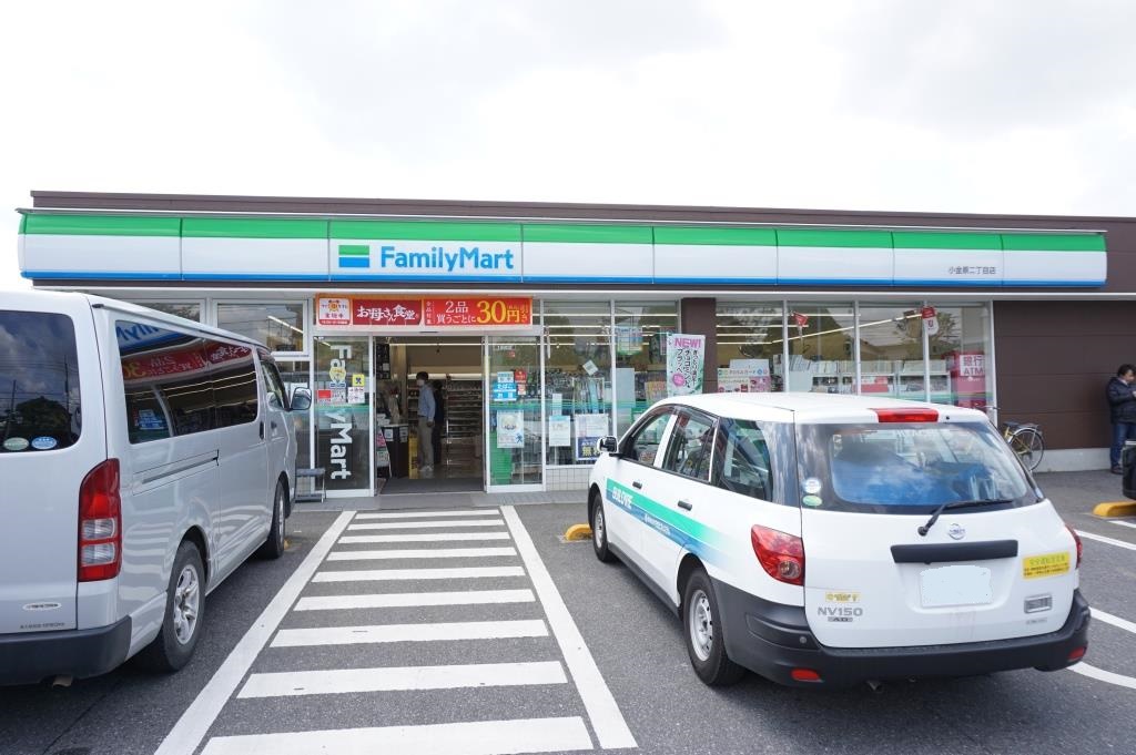 コンビニ　ファミリーマート 小金原二丁目店（コンビニ）まで585m