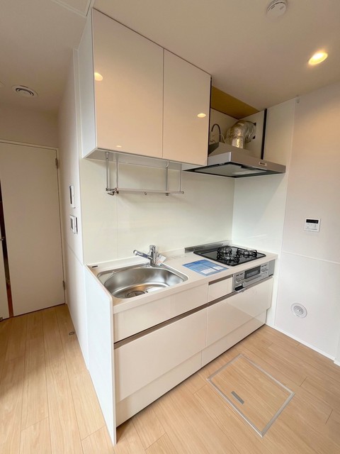 キッチン　三口コンロのシステムキッチン