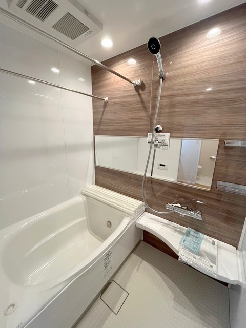 バス・シャワールーム　追い焚き機能付きバス