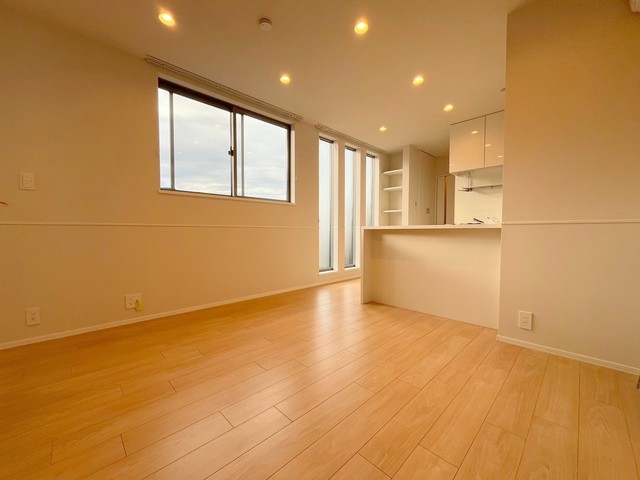 居室・リビング　日当たりの良い10.9帖のリビング