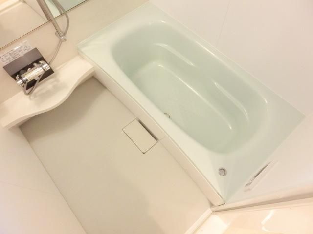 バス・シャワールーム　大きなお風呂でゆったりバスタイム。