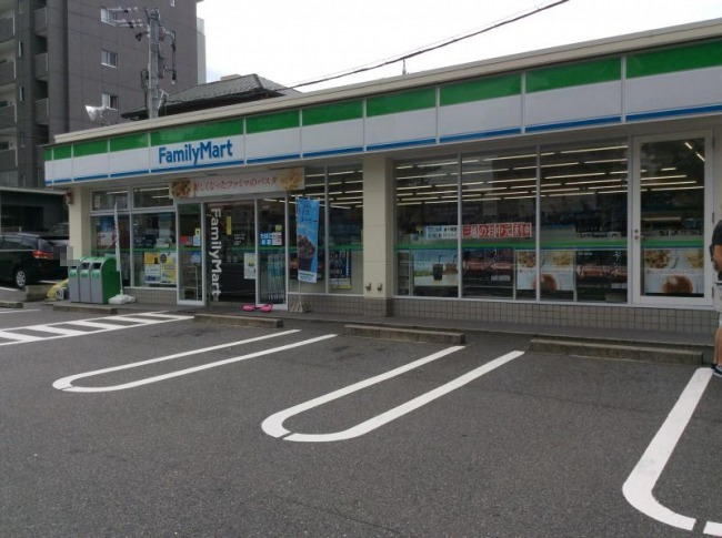 コンビニ　ファミリーマート小池町（コンビニ）まで287m