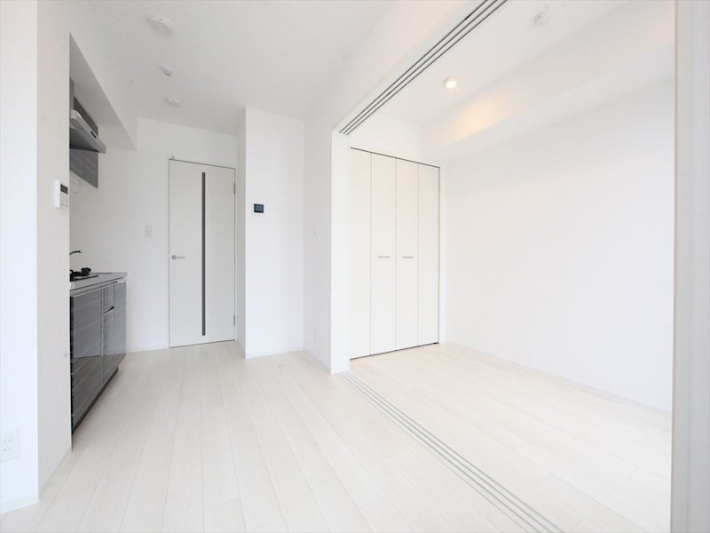 居室・リビング　DK7.8帖　洋室3.8帖　つなげても仕切っても使えます