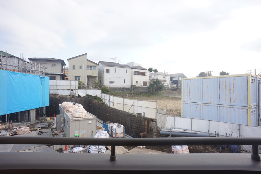 眺望　バルコニーからの眺望です！隣地マンション建設中！