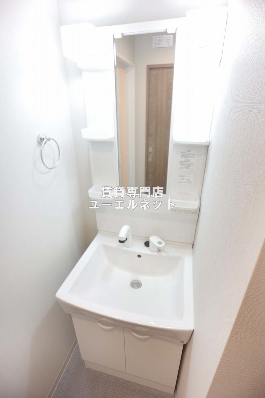 洗面設備　清潔感ある独立洗面台で毎日気持ちよく♪