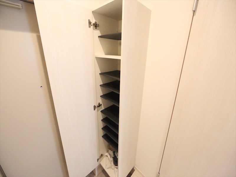 玄関　玄関　シューズボックス付（収納充実してます）　同仕様写真