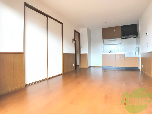 居室・リビング　広くてきれいなＬＤＫが広がっていて居心地が良さそうですね。