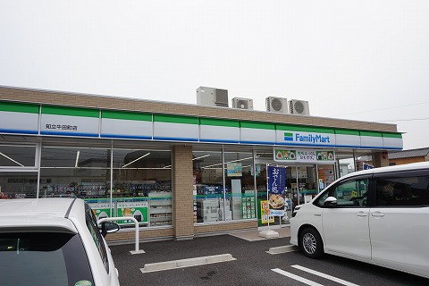 コンビニ　ファミリーマート 知立牛田町店（コンビニ）まで518m