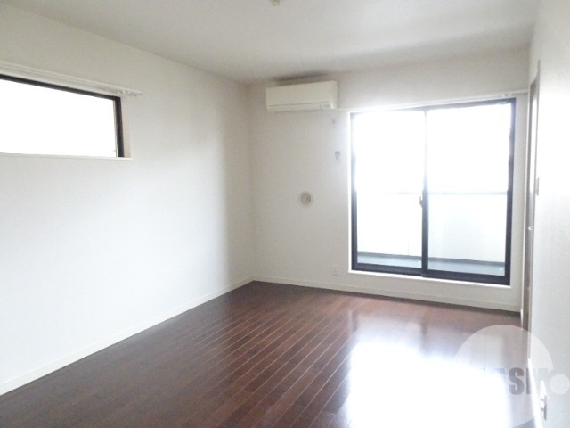 居室・リビング　２面採光です♪