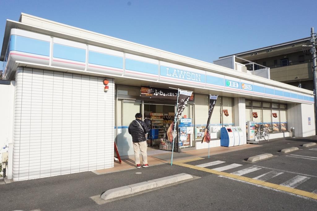 コンビニ　ローソン 春日部中央三丁目店（コンビニ）まで576m