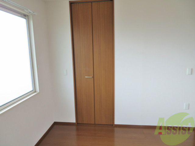 収納　収納もしっかりついてるので、お洋服いっぱいでも大丈夫ですね。