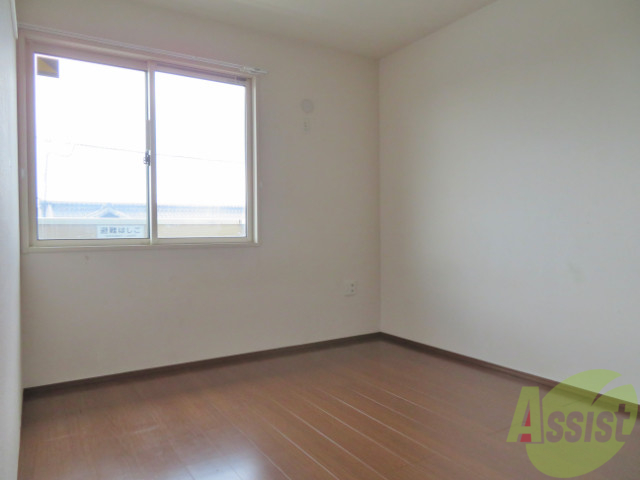 その他部屋・スペース　寝室にも窓がついて、太陽の光で起きれるね。