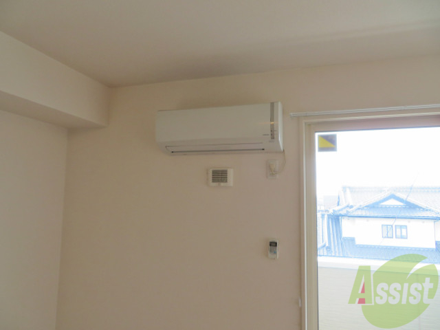 その他設備　エアコンもついており、引越し初日から使えて便利ですね。