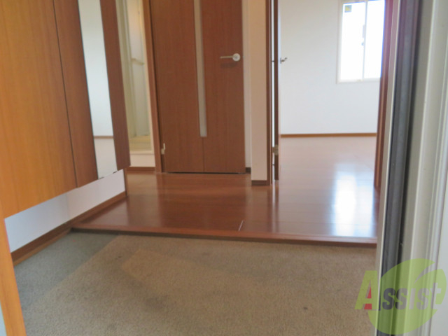 玄関　広い玄関でお友達いっぱい来ても大丈夫ですね。