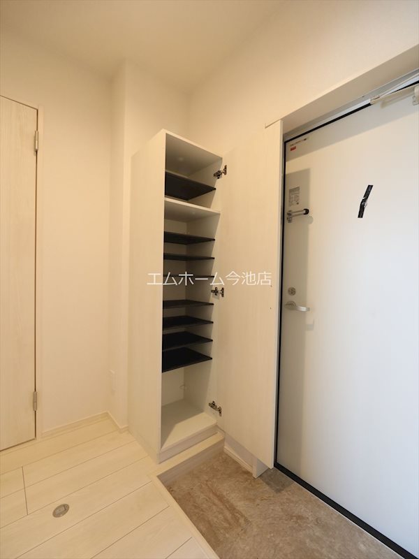 玄関　玄関（シューズボックス付）同仕様写真