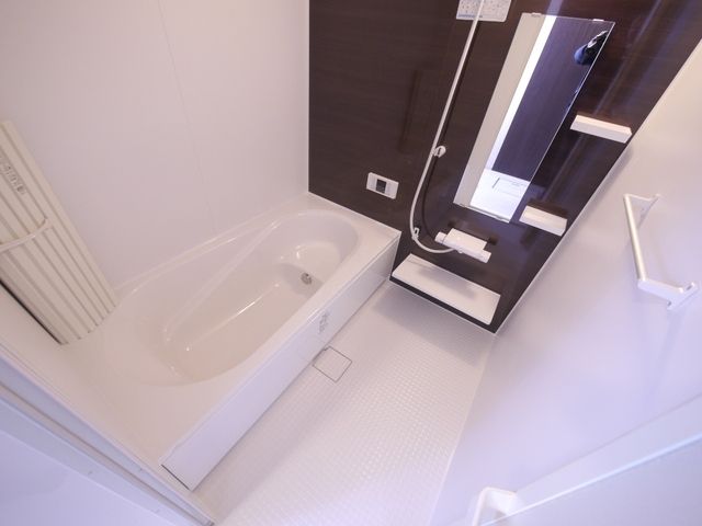 バス・シャワールーム　★浴室は分譲仕様の一坪タイプです★