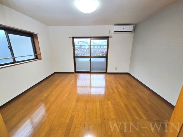 居室・リビング　イメージ（同建物内別部屋の写真です）