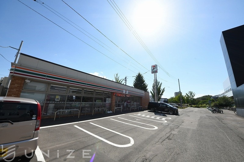 コンビニ　セブンイレブン札幌自衛隊駅前店（コンビニ）まで291m