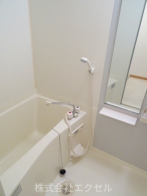 バス・シャワールーム　浴室乾燥機能付いてます。