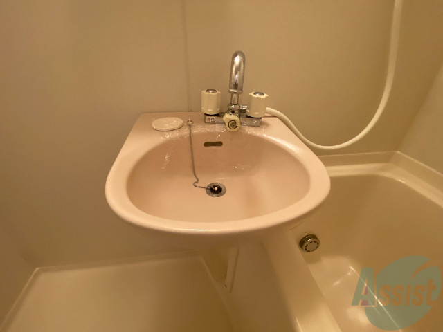 洗面設備　洗面台は浴室にあります。掃除がしやすそうですね。