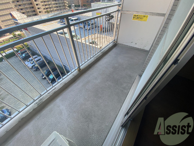 バルコニー　バルコニーは幅があり、広い印象を受けました。