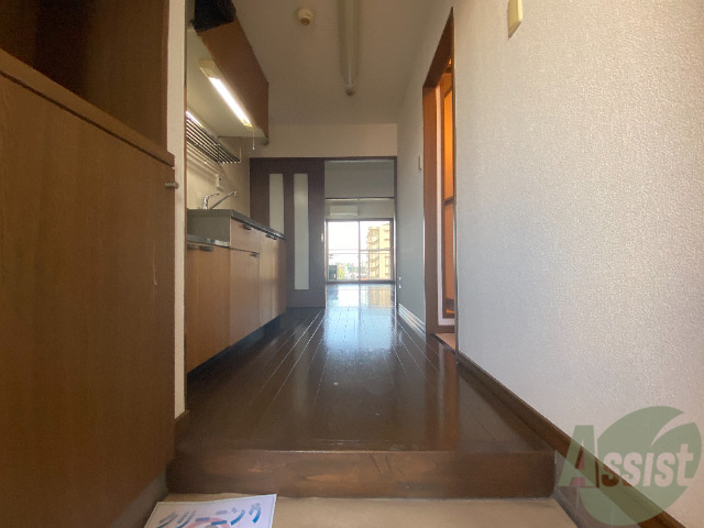 玄関　玄関の様子です。明るい印象ですね。気分もあがりそう。