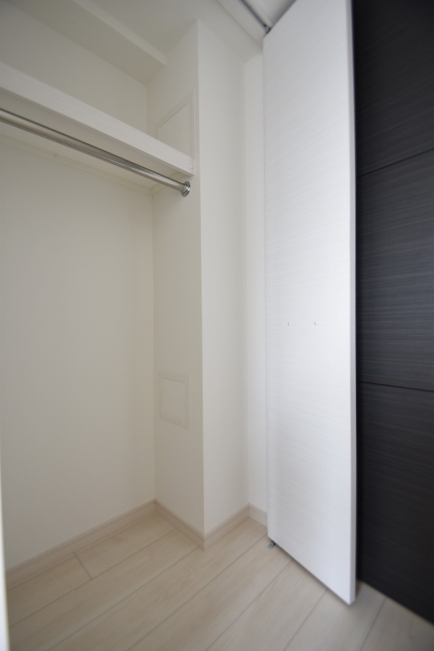 収納　ハンガーポール付のクローゼット