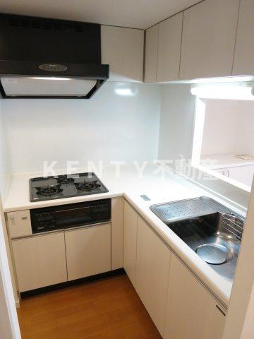 キッチン　コンパクトなキッチンで掃除もラクラク