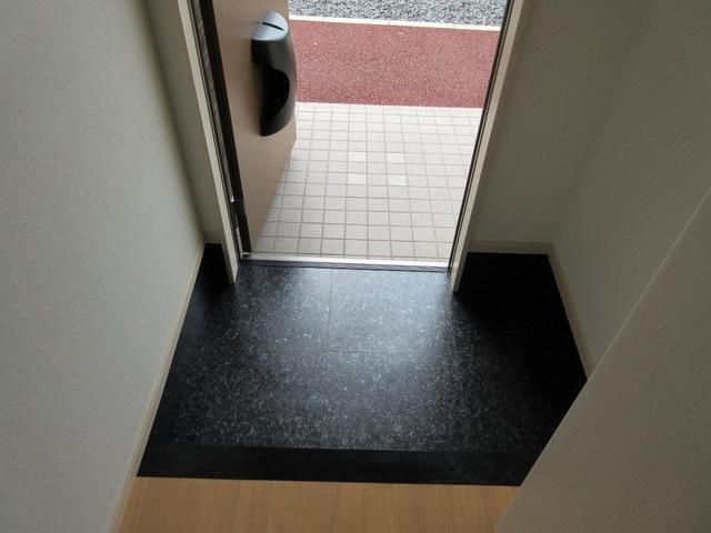 玄関　玄関・シューズボックス完備